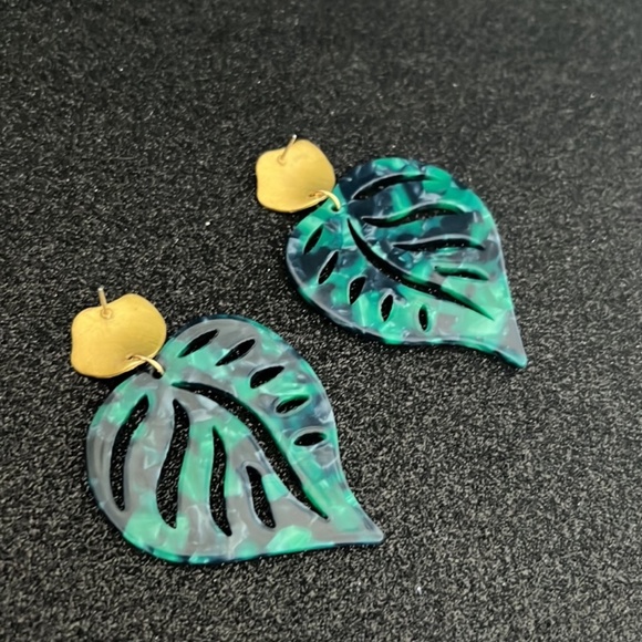 New Tropical Leaf Earrings - Picture 4 of 4